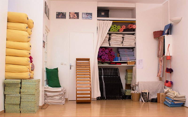 Salle de yoga Paris 11 / Enseignement selon la méthode Iyengar® avec Jocelyne Galland